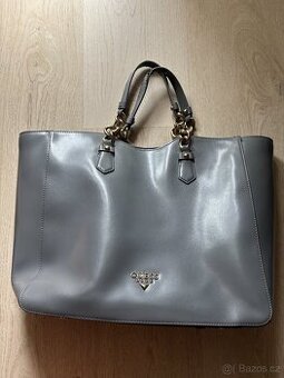 Kožená šedá kabelka Guess Luxe