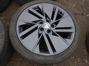 Alu kola Škoda Superb 3 235/40/19 letní 5mm