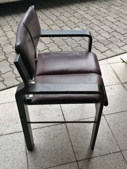 Staré křesla k renovaci