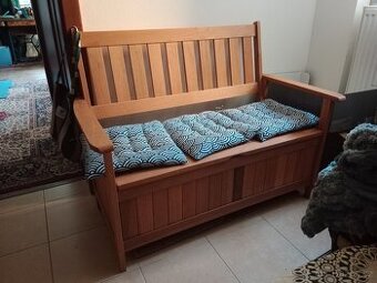 Lavice s úložným prostorem