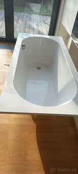 Akrylatova vana Villeroy&Boch