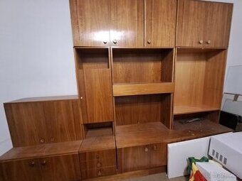 OBÝVACÍ STĚNA - za odvoz - LZE VYUŽÍT na DŘEVO