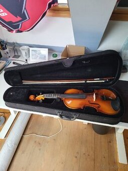 Housle Stagg 4/4