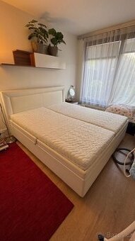 Manželská postel s úložným prostorem
