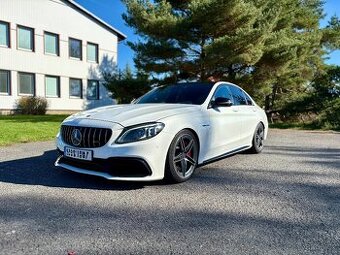 Mercedes C63s AMG 375KW, r.2021, sedan