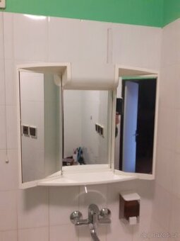 Zrcadlová skříňka