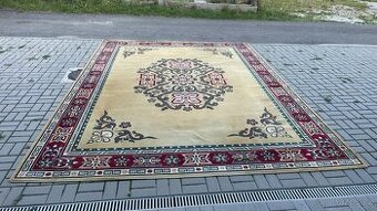 Perský vlněný koberec