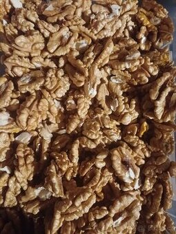 Vlašské ořechy loupane