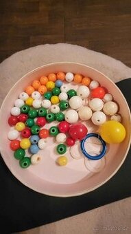 Retro různé doplňky kočárky, korále řetězy, medvídci očička