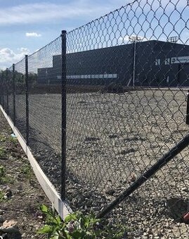 Antracitové pletivo kompletní plot 40bm  1,8m/ pod. desky