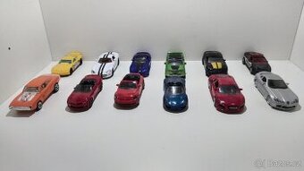 Výběr ze sbírky autíček (12 ks)