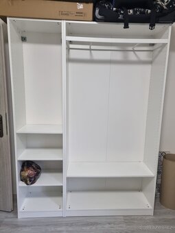 Nabízím k prodeji krásnou bílou nepoužitou šatní skříň
