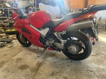 Honda VFR 800 díly