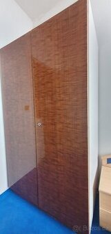 Šatní skříň se zrcadlem - LEVNĚ