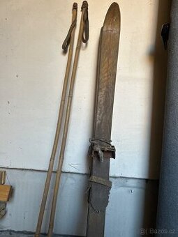 Historické dětské lyže- dekorace