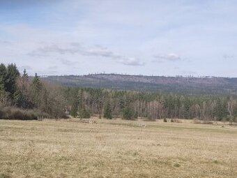 Exkluzivní pozemek na okraji hranice CHKO Brdy.