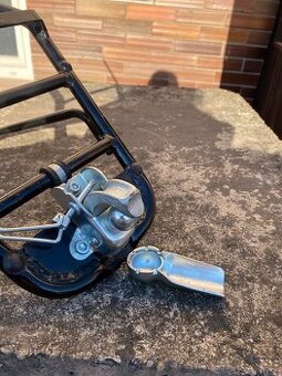 Závěsné zařízení za moto nebo kolo