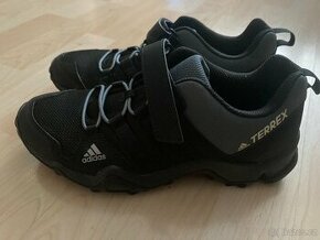 Nové trekové boty Adidas Terrex, vel. 38
