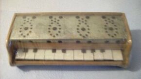 Prodám starožitný dětský klavír 60.léta