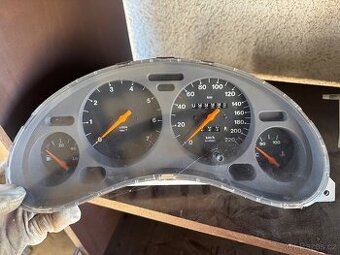 Opel tigra přístrojová deska