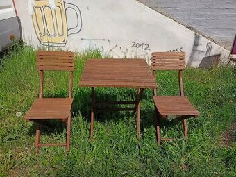 Prodám hezký zahradní skládací set z masivu
