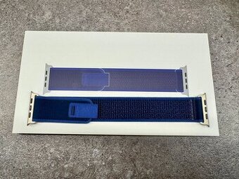 Apple Watch modrý trailový tah přírodní titan M/L