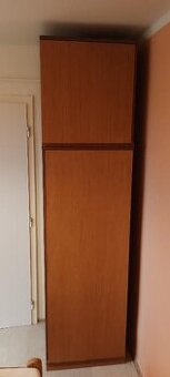 Šatní skříň jednodvéřová + nádstavce + police
