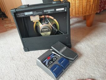 Tranzistorové 15W kombo Behringer GM108