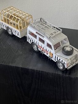 Stará hračka, auto Safari Land Rover