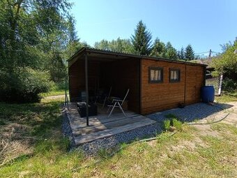 Nový zahradní domek s přístřeškem