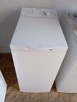 🧺 Úzká vrchem plněná pračka Indesit – 6 kg, 1000 otáček