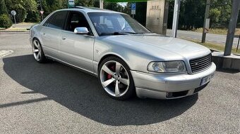 Audi S8 D2 + manuál