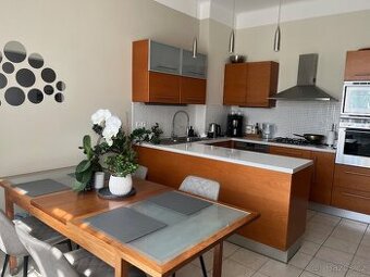 Kompletní používaná kuchyně vč. spotřebičů