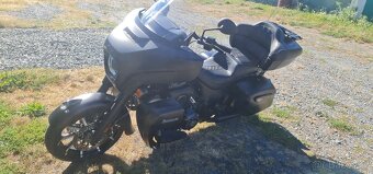 INDIAN ROADMASTER DARK HORSE