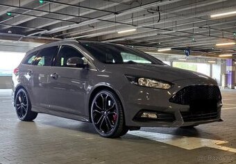 Ford Focus Turnier 2.0 Mk3 250k EcoBoost ST