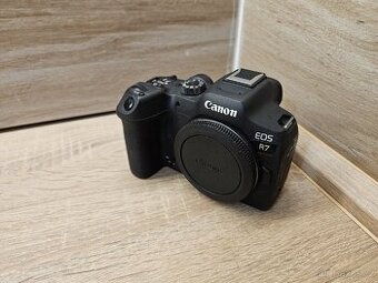 Canon Eos R7