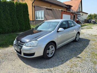VW Jetta 1.6i 85kw koupeno v CZ Automatická Klima