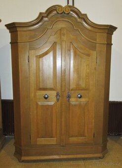 Šatní skříň rustikální z masivu ( Dub ) - Výborný stav