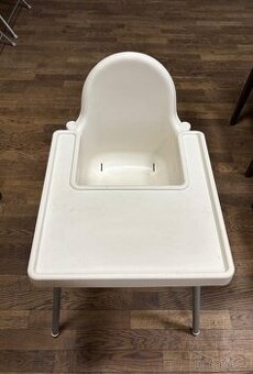 Dětská jídelní židle se stolkem