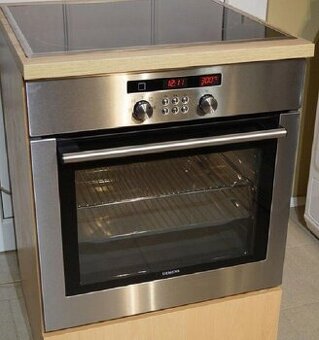 Nerezová vestavná trouba Siemens HB 650511