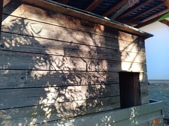 Levně velkou zateplenou psí boudu - nepoužívaná