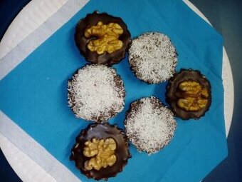 Vánoční cukroví AKCE KOŠÍČKY,VOSÍ HNÍZDA S LIKÉREM