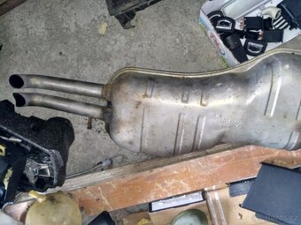 Dveře Golf IV Variant výfuk + trojúhelník