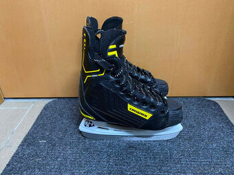 Hokejové brusle Crowned GR550