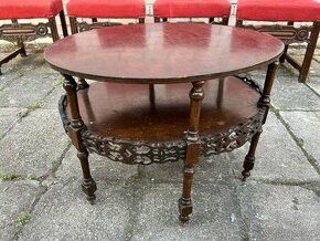 Starožitný nábytek - stolek oválný vyřezávaný