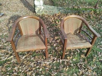 Stará dubová křesla