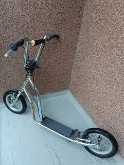 velká koloběžka s nafukovacími koly Velamos