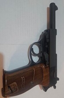 Pistole Walther P1