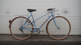 Peugeot 1980, světlá modrá metalíza, hezký originál