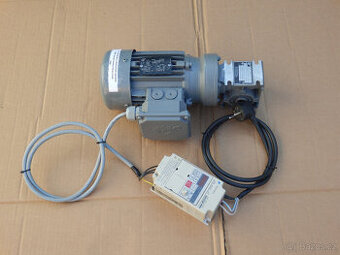 Elektromotor s převodovkou a frekvenčním měničem. 120W 0-120